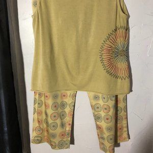 Q.U.E. Sz XL Sleeveless Top + Sz 12 Crop Pants